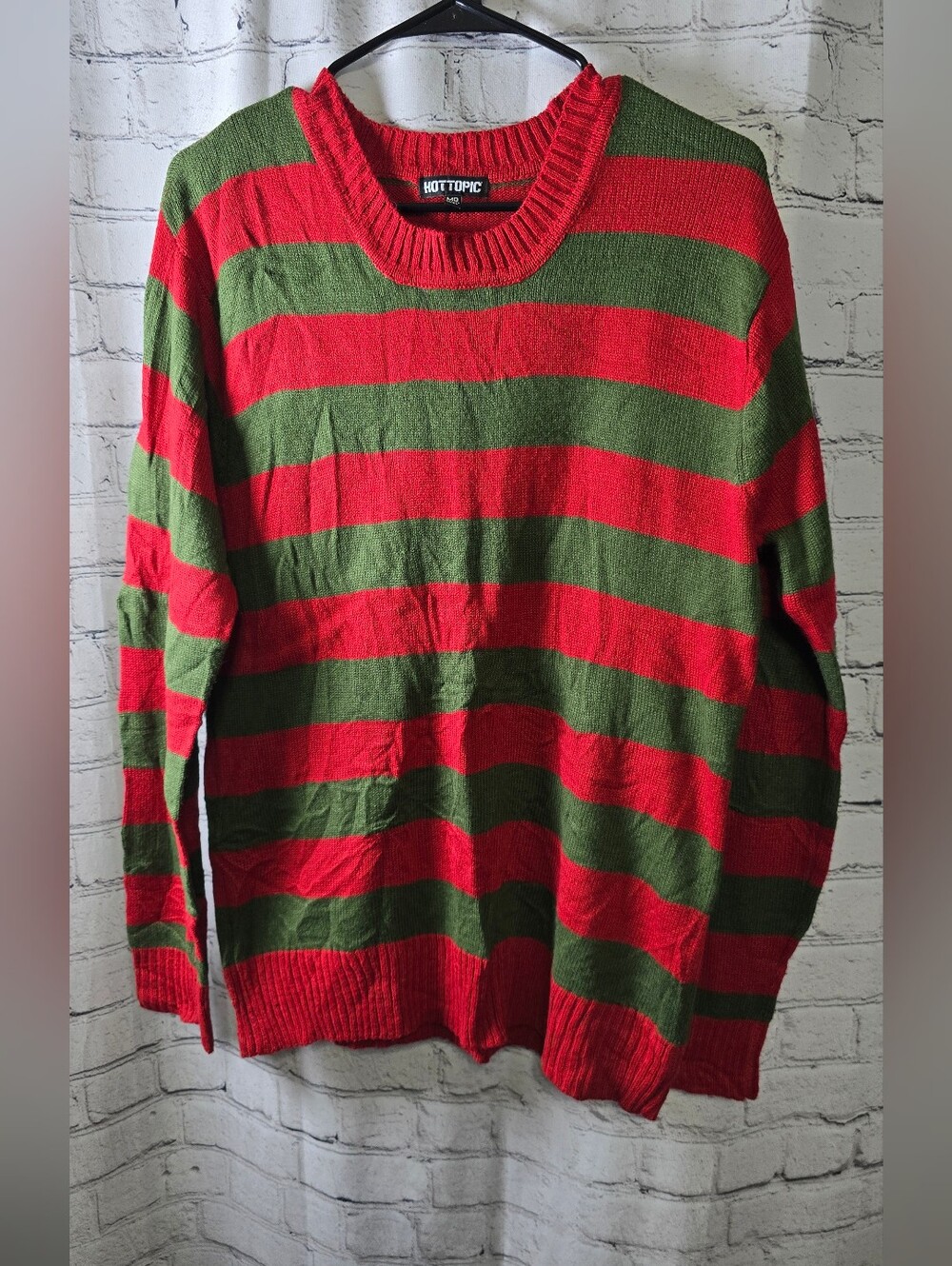 Hot Topic Men’s Halloween Red and Green Striped Crewneck Sweater Size Medium